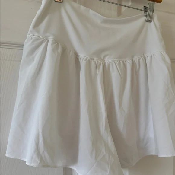 Offline by Aerie White Crossover Skirted Active Skort Size L EUC - Picture 11 of 13